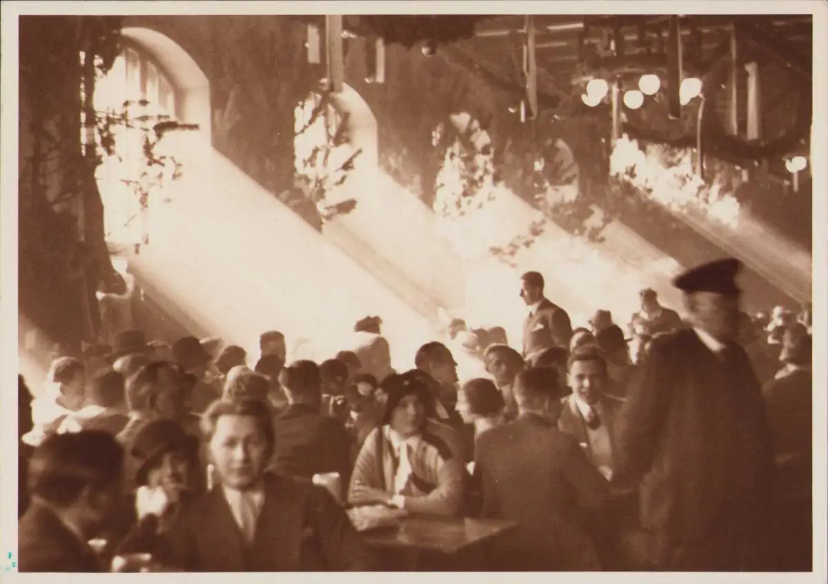 Fotografie Joseph Schorer, Hamburg, Ansicht München, Sonnenflut im Hofbräuhaus, Grossformat 35 x 25cm 2