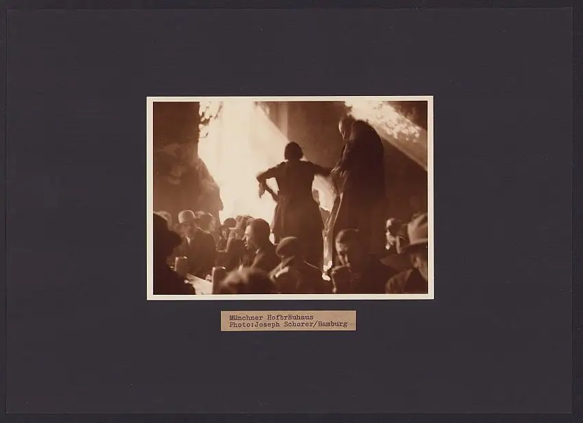Fotografie Joseph Schorer, Hamburg, Ansicht München, Szene & Sonnenflut im Hofbräuhaus, Grossformat 35 x 25cm 0