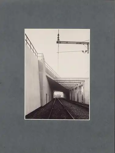 Fotografie Albert Renger-Patzsch, Baukunst / Bautechnik Nr. 13, Stahlbeton-Eisenbahnbrücke Tunnel, Neue Sachlichkeit
