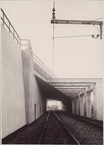 Fotografie Albert Renger-Patzsch, Baukunst / Bautechnik Nr. 13, Stahlbeton-Eisenbahnbrücke Tunnel, Neue Sachlichkeit