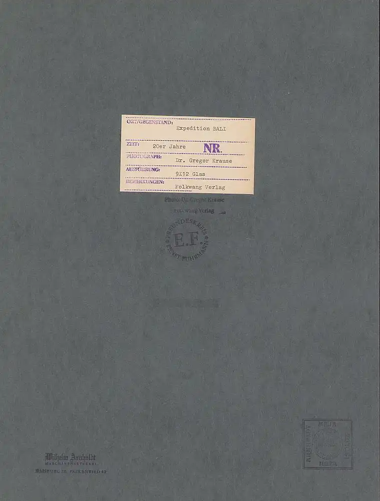 Fotografie Dr. Gregor Krause, Expedition Bali, Eingeborenen Paar, Indonesier mit Gewehr, Grossformat 39 x 29cm 1