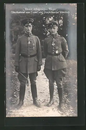 Foto-AK Sanke Nr. 401: Oberleutnant von Cossel und Vizefeldwebel Windisch in Uniform, Flugzeug
