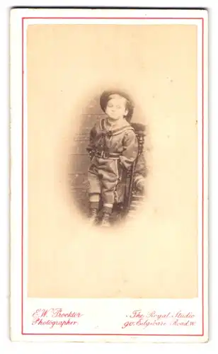 Fotografie Edwin W. Procktor, London-W, 90 Edgware Road, Portrait kleiner Junge im Matrosenanzug