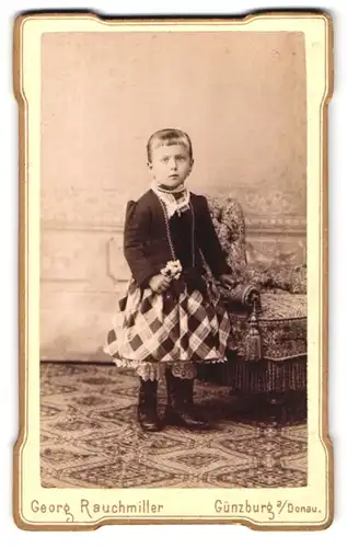 Fotografie Georg Rauchmiller, Günzburg a / Donau, Portrait kleines Mädchen in modischer Kleidung