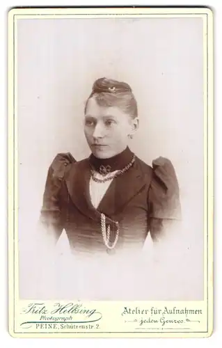 Fotografie Fritz Helbsing, Peine, Schützen-Strasse 2, Portrait junge Dame mit hochgestecktem Haar