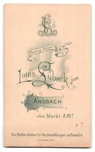 Fotografie L. Lübeck Jr., Ansbach, Oberer Markt 81a, Portrait schänes Fräulein in einem prachtvoll gerüschtem Kleid