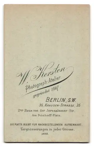 Fotografie W. Kersten, Berlin, Krausenstr. 35, Portrait eines jungen Paares in eleganter Kleidung