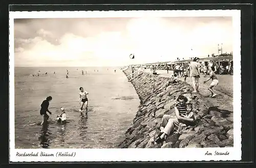 AK Büsum, Am Strande mit Besuchern