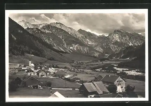 AK Hinterstein / Allgäu, Ortsansicht mit Gaishorn, Rauhorn u. Kugelhorn