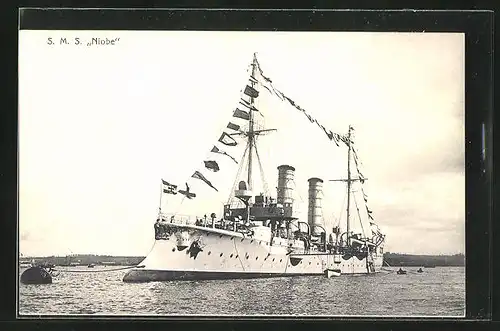 AK Kriegsschiff S.M.S. Niobe mit Fahnen