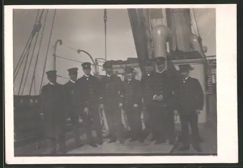 Fotografie 1.WK, Kriegsschiff S.M. Hilfsstreuminendampfer Prinz Adalbert, Offiziere an Deck 1915