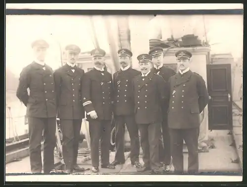 Fotografie 1.WK, S.M. Hilfskriegsschiff Prinz Adalbert, Kommandant Kapitänleutnant Meisner & Decksoffiziere