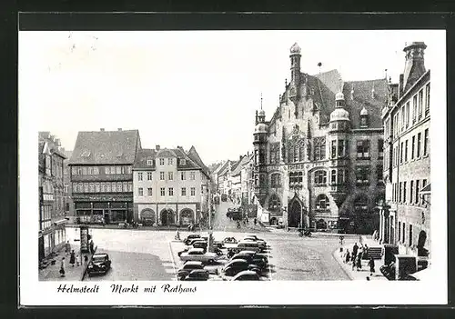 AK Helmstedt, Markt mit Rathaus und zahlreichen Automobilen