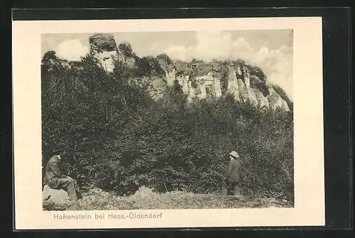 AK Hessisch Oldendorf, Wanderer vor dem Hohenstein