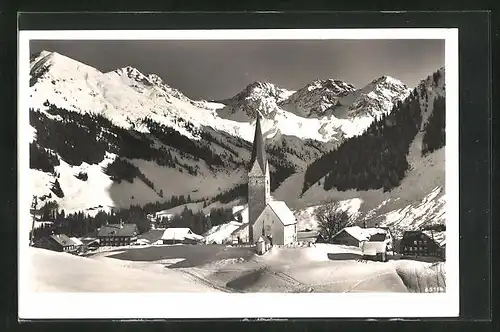 AK Mittelberg, Ortsansicht im Winter mit Schafalpköpf und Hammerspitze