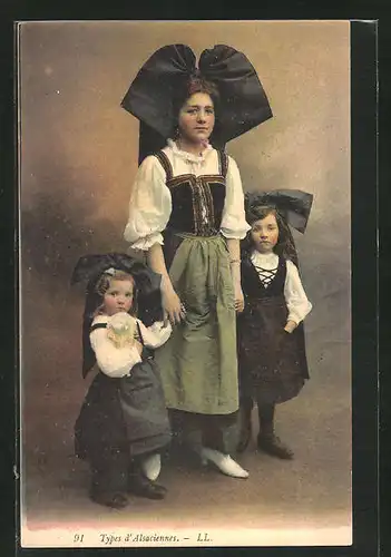 AK Types d`Alsaciennes, Frau mit zwei Mädchen in elsass-lothringischer Tracht