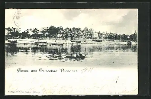 AK Niendorf /Ostsee, Blick auf den Strand vom Wasser aus mit an Land gezogenen Booten