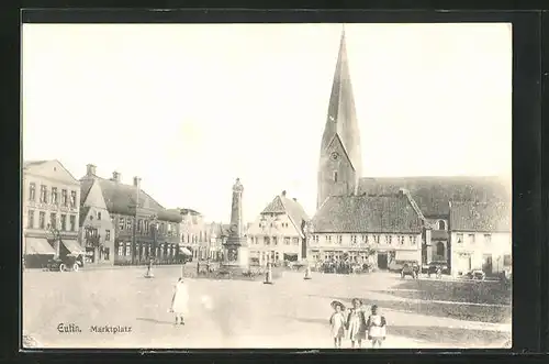 AK Eutin, Marktplatz mit Denkmal, Kindern und Kirche