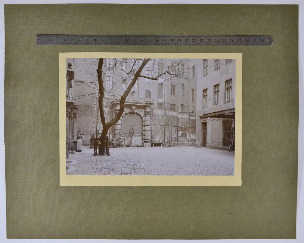 15 Fotografien F. Albert Schwartz, Berlin, Ansicht Berlin, Bankhaus Fetschow & Sohn, Klosterstrasse 87, 48 x 41cm 4