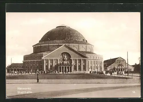 AK Hannover, Bürger vor der Stadthalle