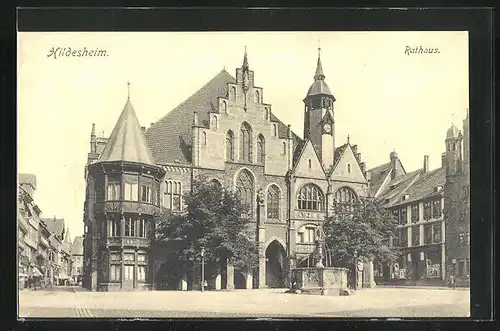 AK Hildesheim, Rathaus mit Marktplatz und Brunnen