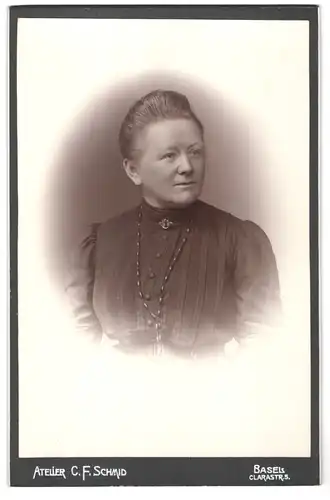 Fotografie C. F. Schmid, Basel, Clarastrasse 5, Portrait bürgerliche Dame mit zeitgenössischer Frisur