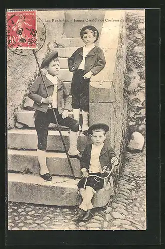 AK Les Pyrénées, Jeunes Ossalois en Costume de Fête, Languedoc-Roussillon