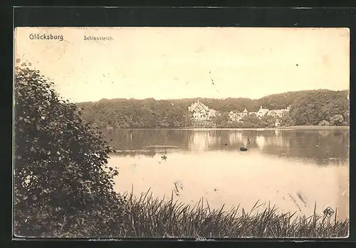 AK Glücksburg, Schlossteich mit Villen im Hintergrund