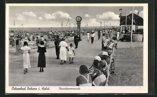 AK Dahme i. Holst., Passanten auf der Strandpromenade