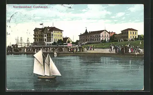 AK Cuxhaven, Wasserbassin mit Touristen und Modelsegelschiffen