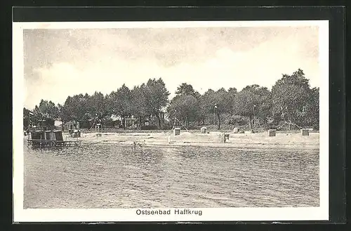 AK Haffkrug, Blick vom Wasser auf den menschenleeren Strand