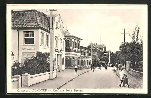 AK Niendorf, Strassenpartie mit Kaufhaus Joh`s Drevsen