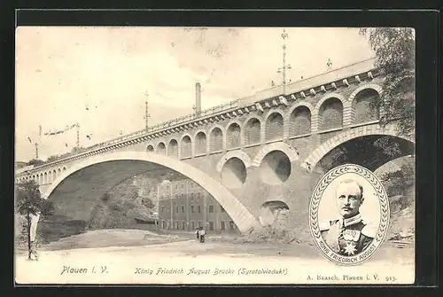 AK Plauen i. V., König Friedrich August Brücke mit Königl. Poträt