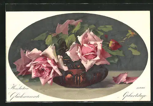 Künstler-AK Catharina Klein: rosa blühende Rosen in einer kupferfarbenen verzierten Vase, Geburtstagsgruss