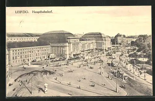 AK Leipzig, Blick auf den Vorplatz am Hauptbahnhof, Strassenbahn unterwegs