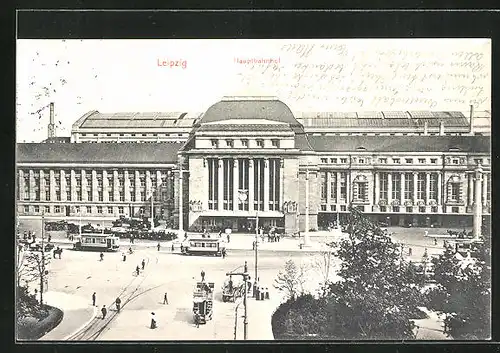 AK Leipzig, Hauptbahnhof, Vorderansicht mit Strassenbahnen