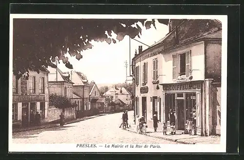 AK Presles, La Mairie et la Rue de Paris