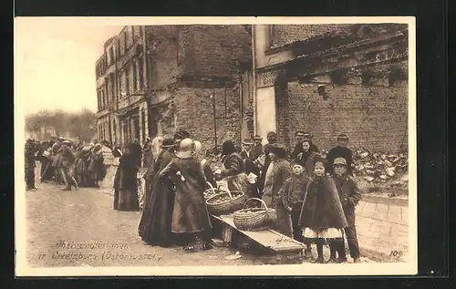 AK Ortelsburg, Obsthändlerinnen in der zerstörten Stadt