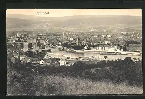 AK Hameln / Weser, Blick von der Bergwiese auf den Ort