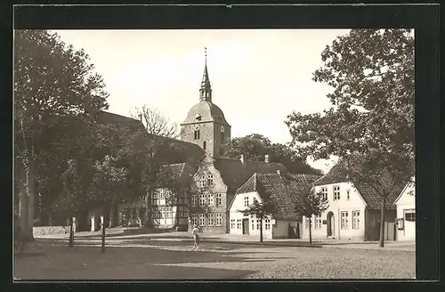 AK Burg / Fehmarn, Breite Strasse mit Museum und Kirche