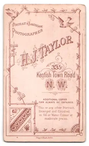 Fotografie H. J. Taylor, London, 335, Kentish Town Road, Portrait junges Paar in modischer Kleidung