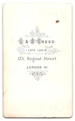 Fotografie G. & S. Creed, London-W, 135, Regent Street, Portrait junger Herr in modischer Kleidung