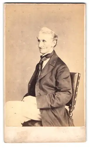 Fotografie Clarkington & Co., London, 246 & 248, Regent St., Portrait älterer Herr in zeitgenössischer Kleidung