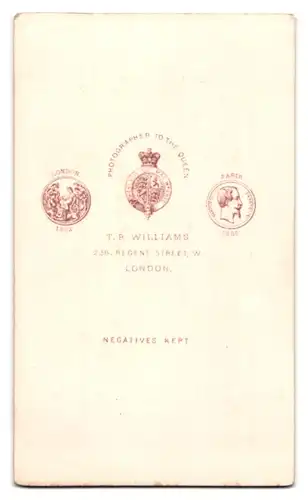 Fotografie T. R. Williams, London, 236 Regent Street, Verblüfft blickendes Kleinkind