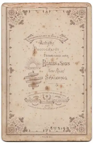 Fotografie Beales & Sons, Spalding, New Road, Paar in Sonntagskleidung