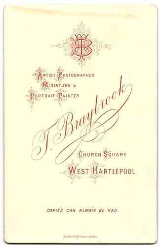 Fotografie T. Braybrook, West Hartlepool, Church Square, Dame mit hohem Kragen und Puffärmeln