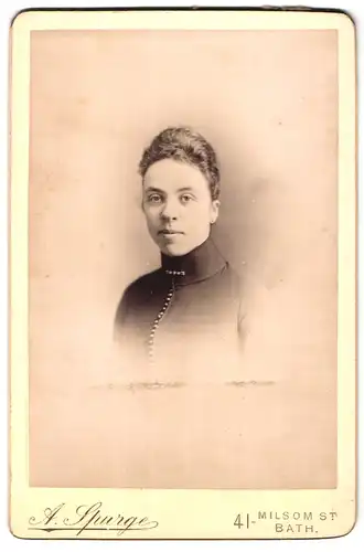 Fotografie A. Spurge, Bath, 41 Milsom Street, Fräulein mit zusammengebundenem Haar