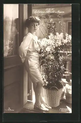 AK Prinz Albrecht in feiner Kleidung an Balkon