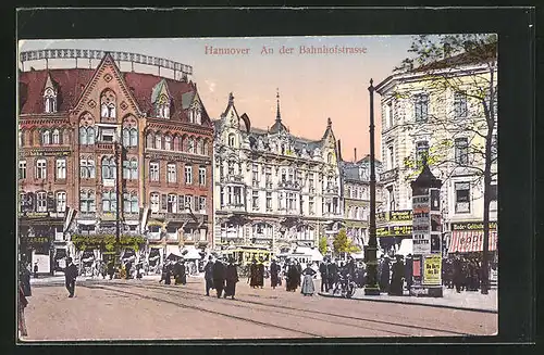 AK Hannover, An der Bahnhofstrasse mit Geschäften und Litfasssäule