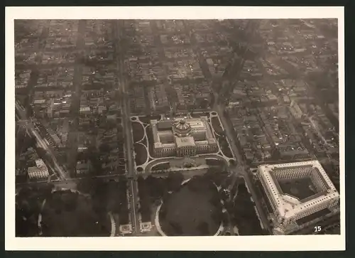 Fotografie unbekannter Fotograf, Ansicht Washington D.C., Zeppelin - Luftschiff über der Stadt